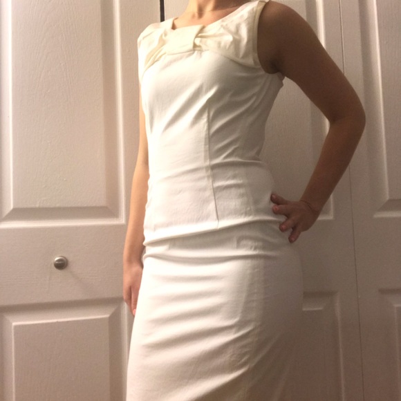 Form fitting cocktail dress - Picture 1 of 5